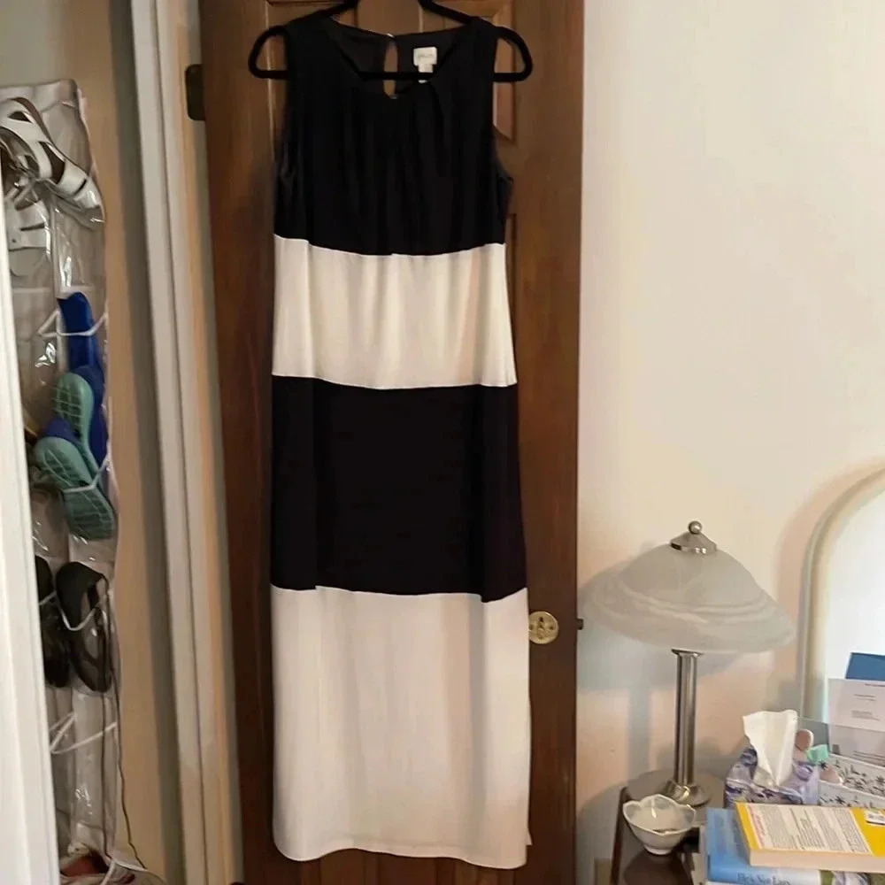 Chico’s black and white maxi dress size 1 (8-10)